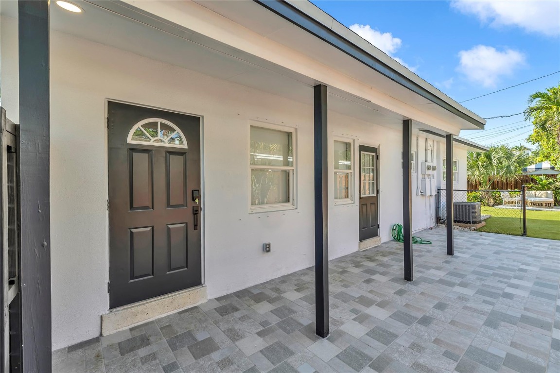 2412 NE 4th Street W