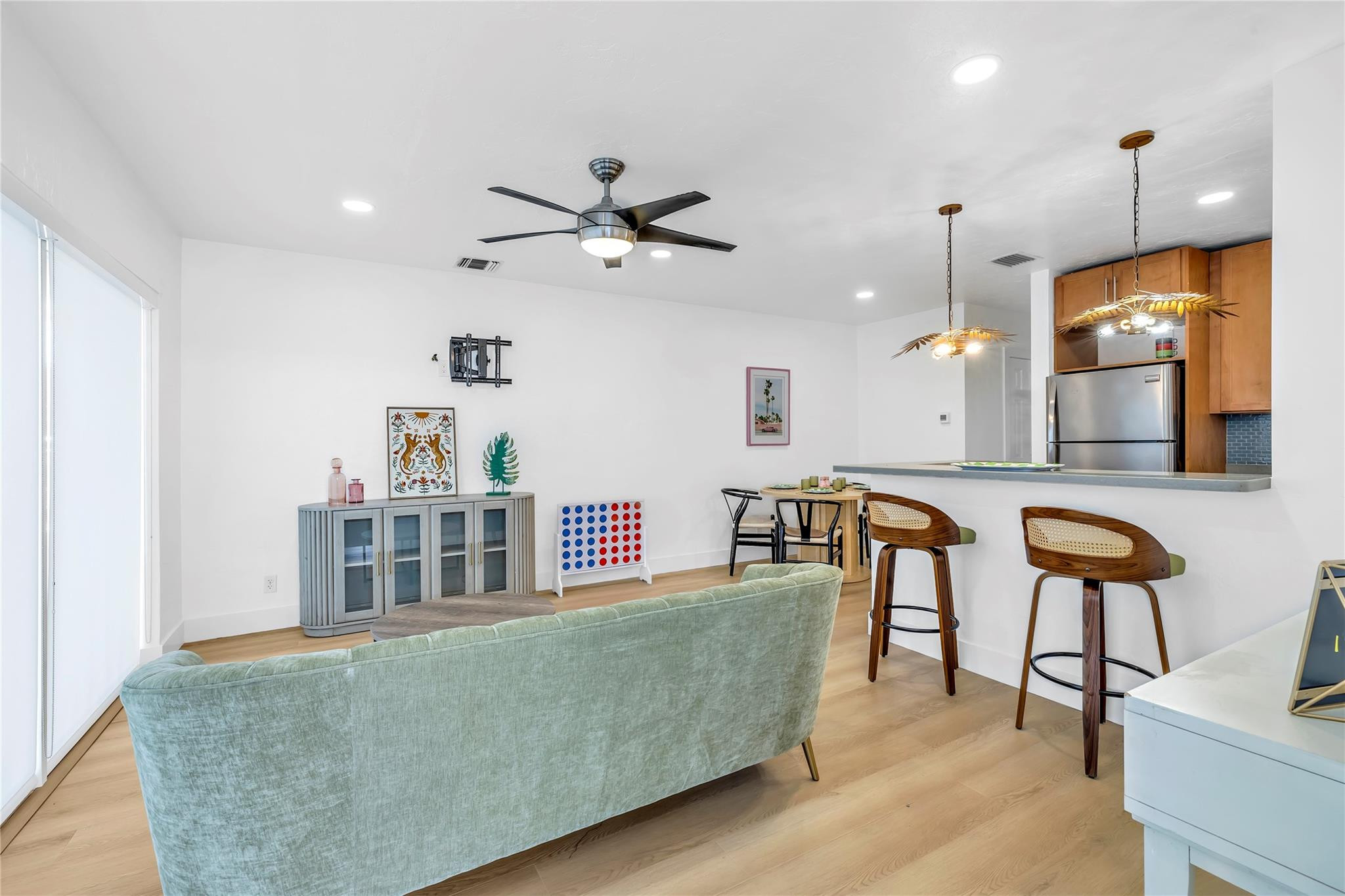 2412 NE 4th Street W