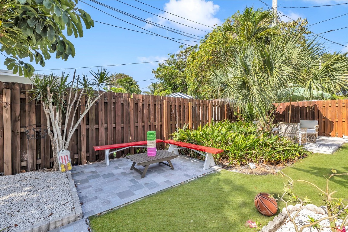 2412 NE 4th Street W