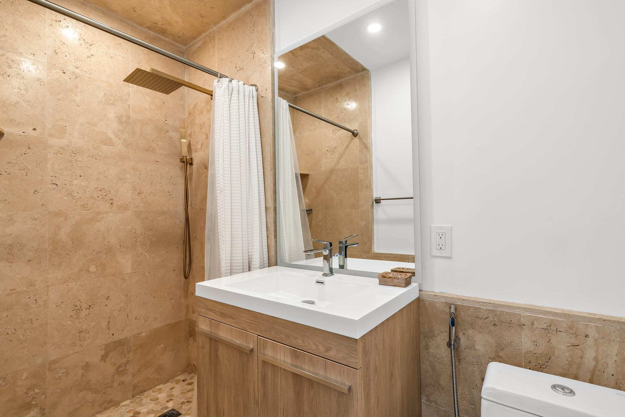 5960 N Bayshore Drive