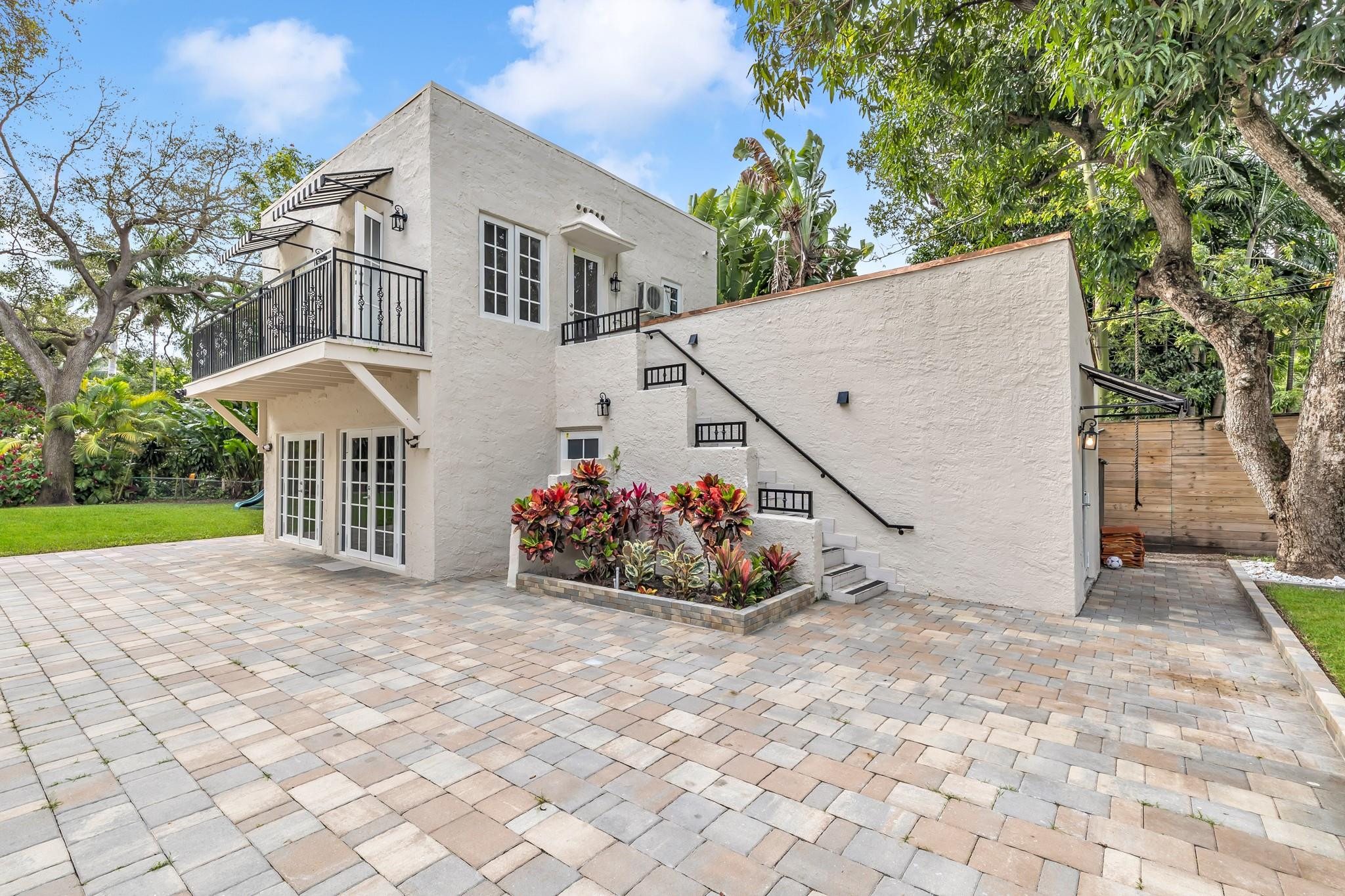 5960 N Bayshore Drive