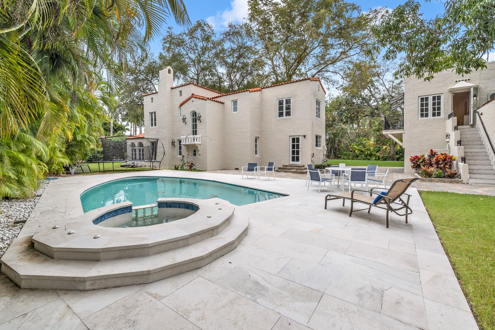 5960 N Bayshore Drive