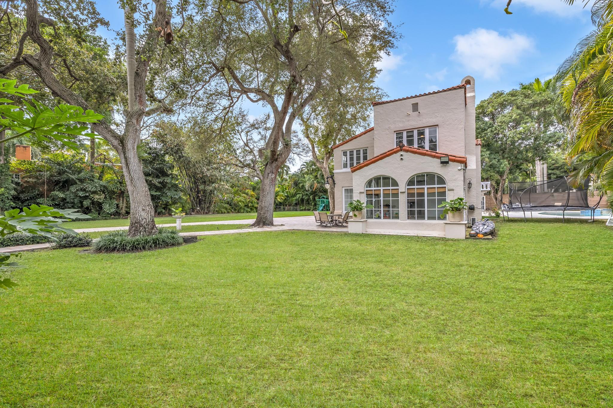 5960 N Bayshore Drive