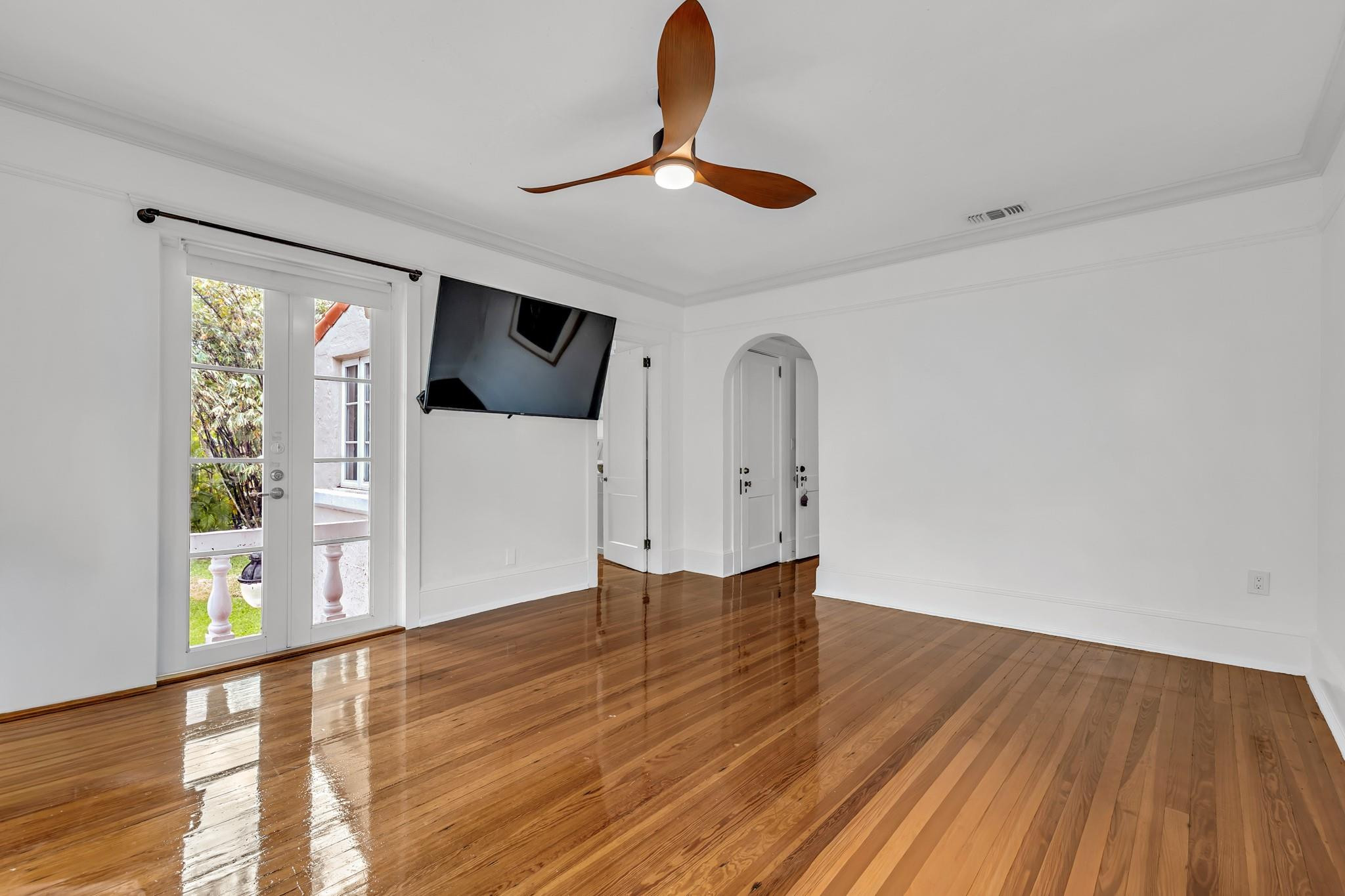 5960 N Bayshore Drive