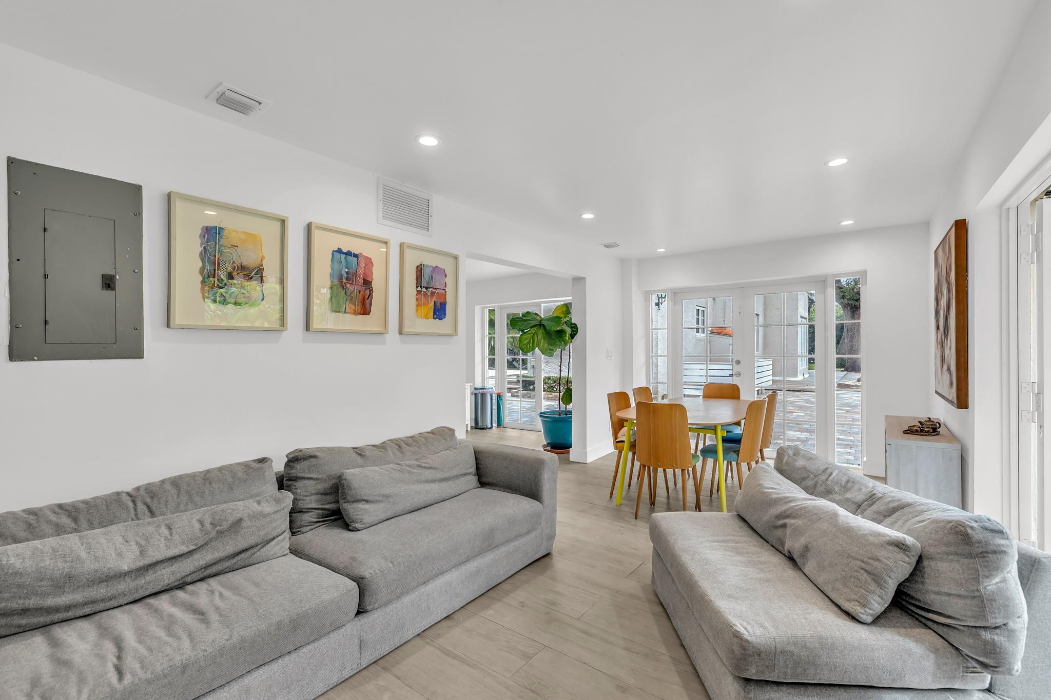 5960 N Bayshore Drive