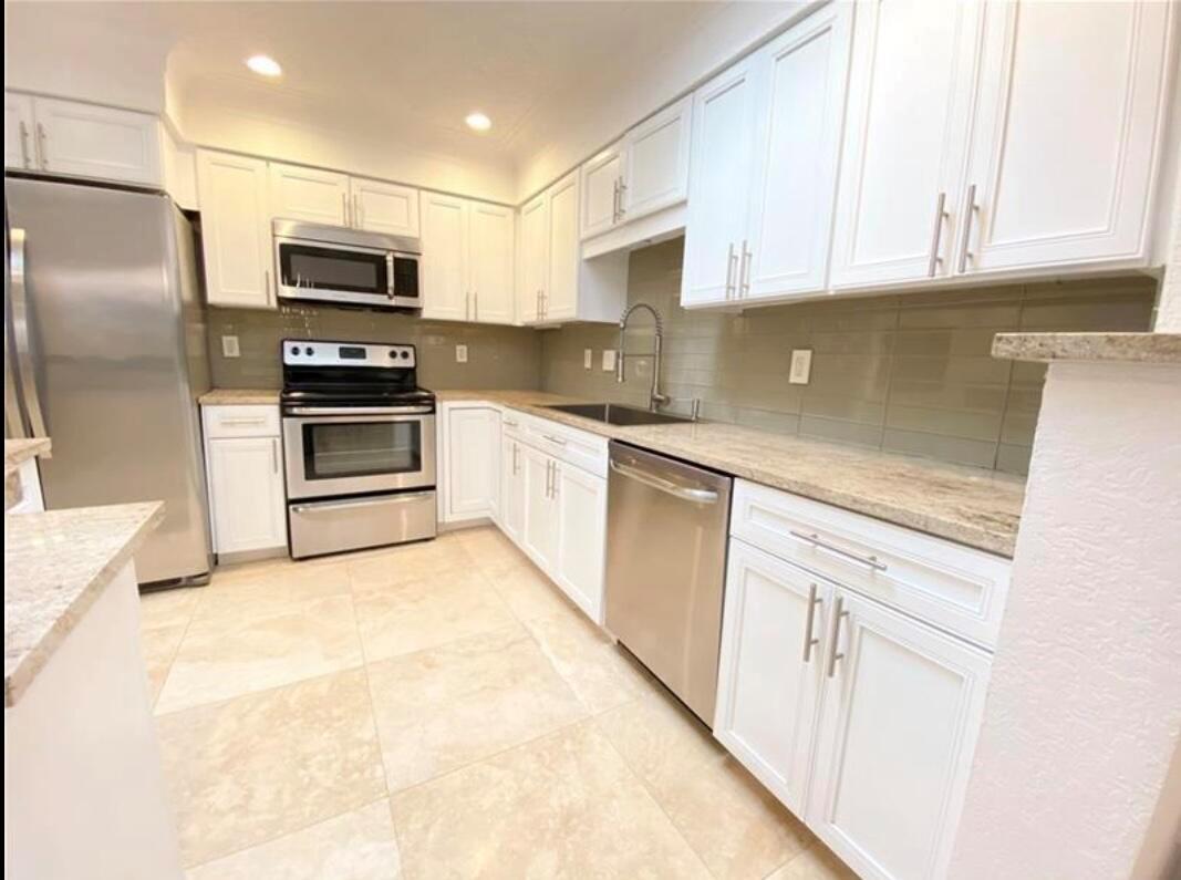 2141 NE 35th Street