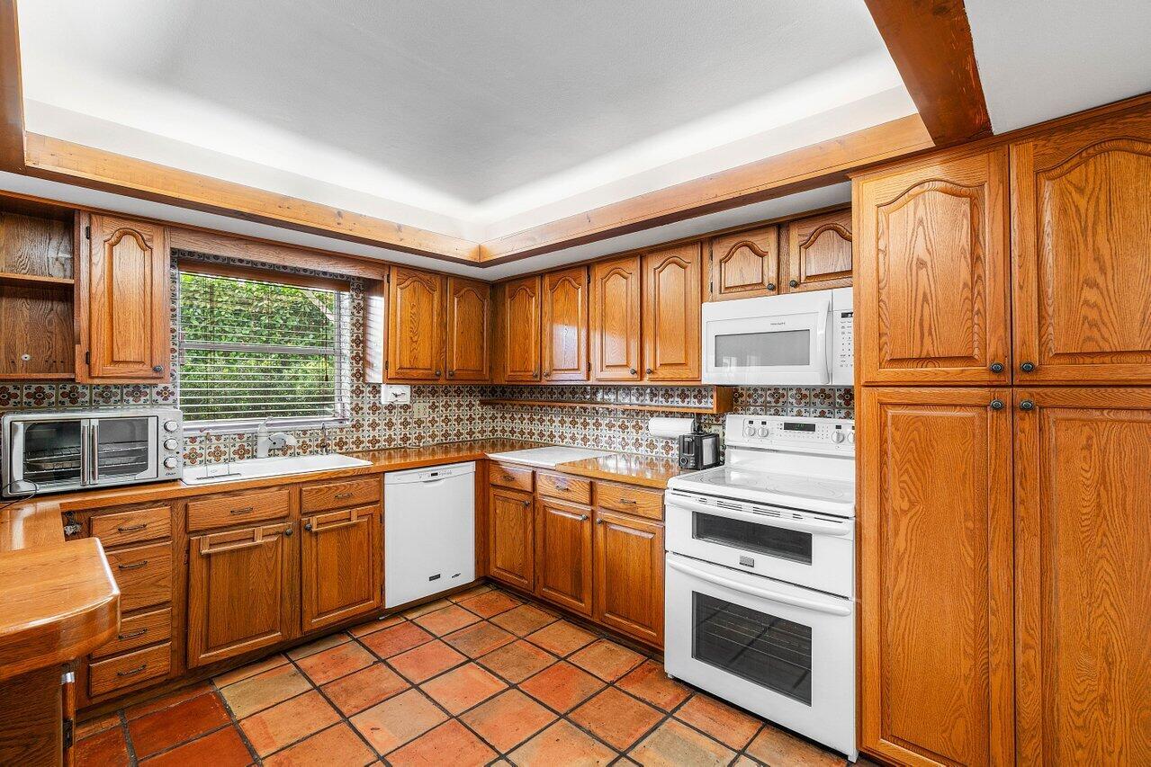 27 SW 5th Way