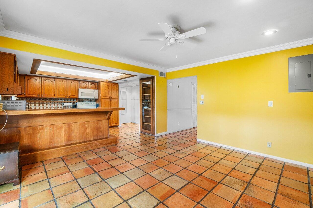 27 SW 5th Way