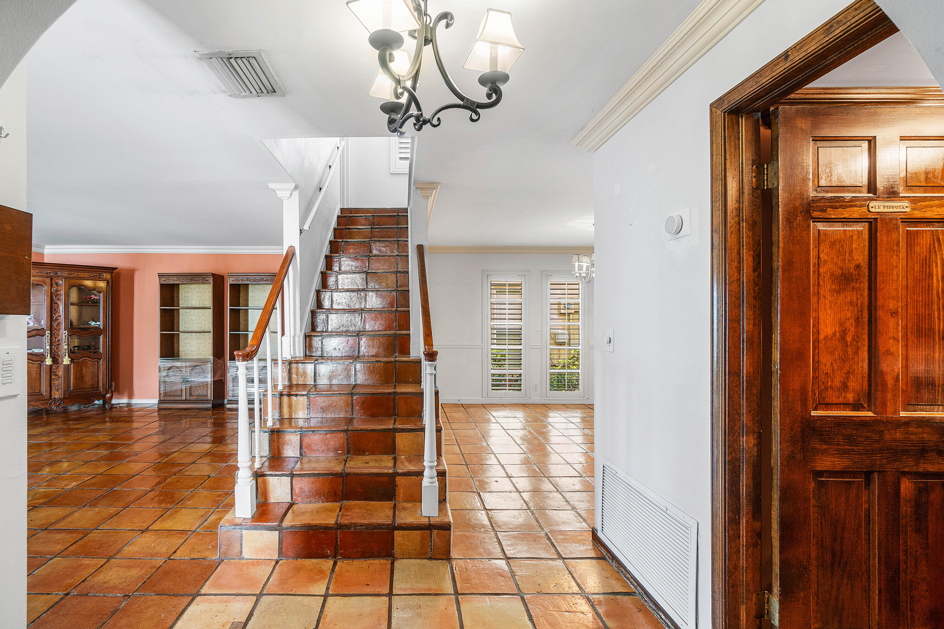 27 SW 5th Way