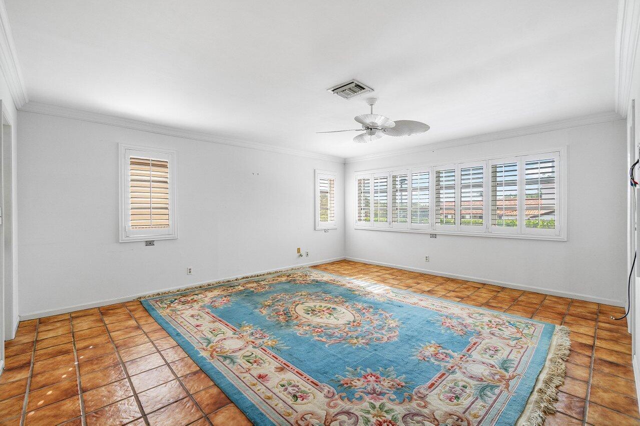 27 SW 5th Way