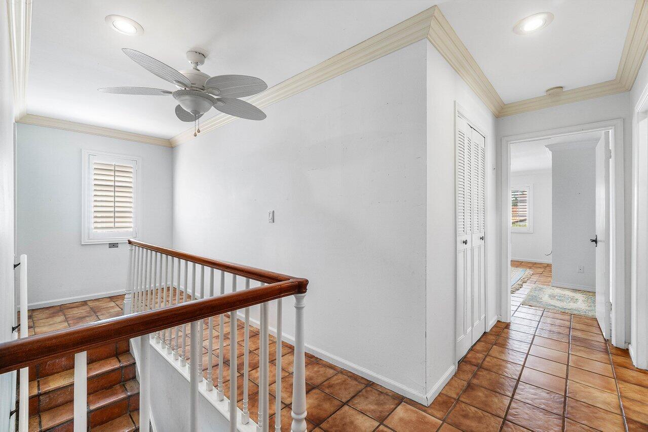 27 SW 5th Way