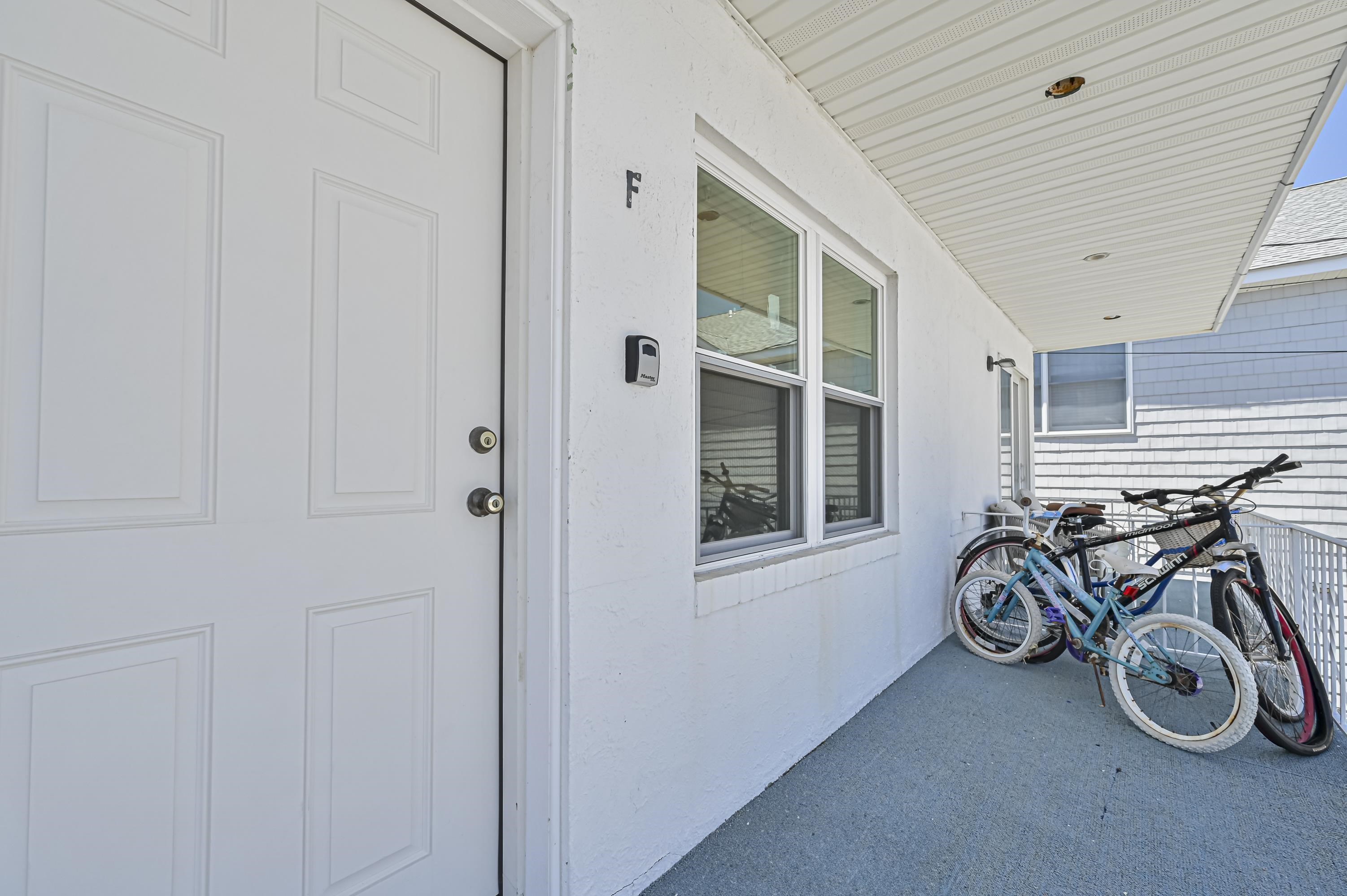 253 E Davis Avenue Unit: F