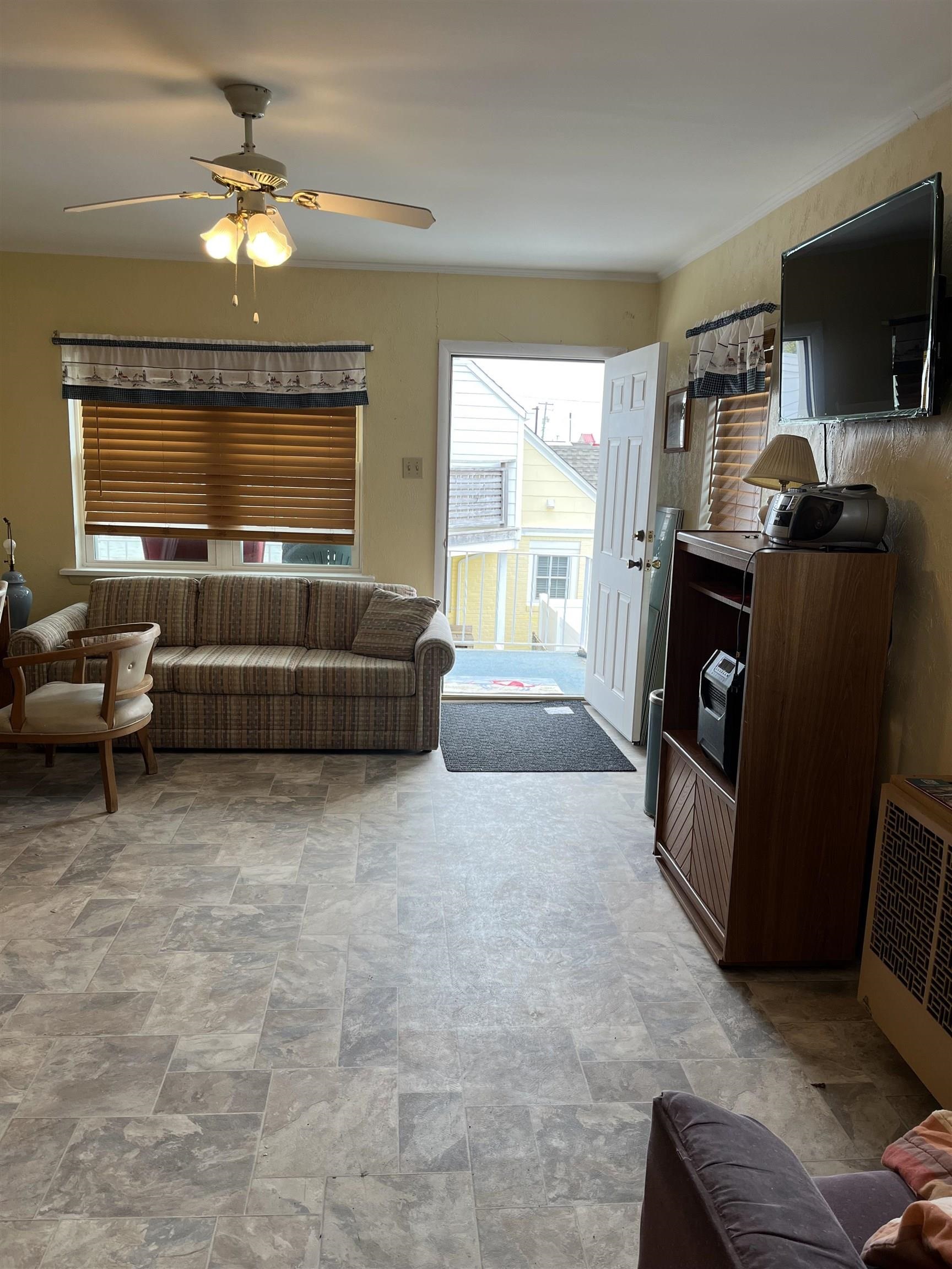 253 E Davis Avenue Unit: F