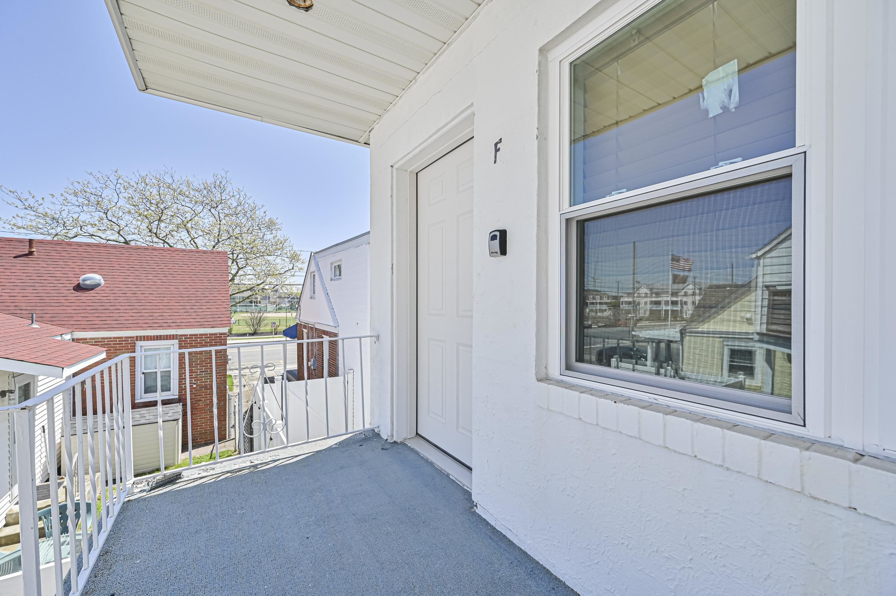 253 E Davis Avenue Unit: F