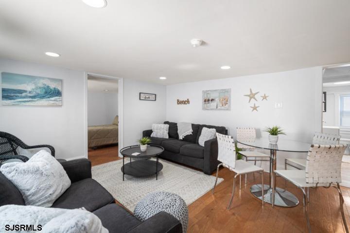 7 S Richards Ave