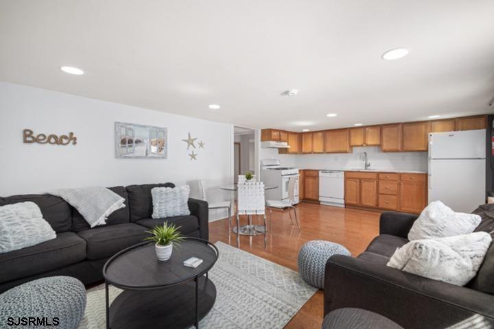 7 S Richards Ave