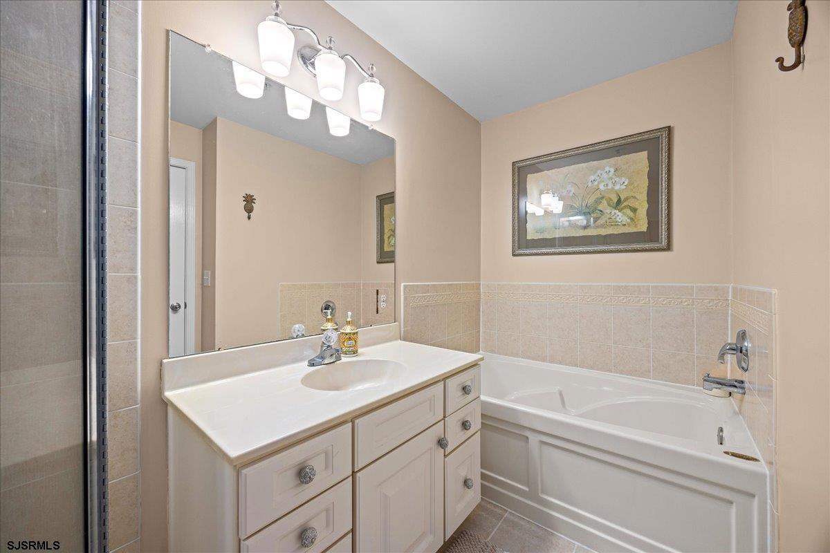 1 Bayside Dr Unit: 1