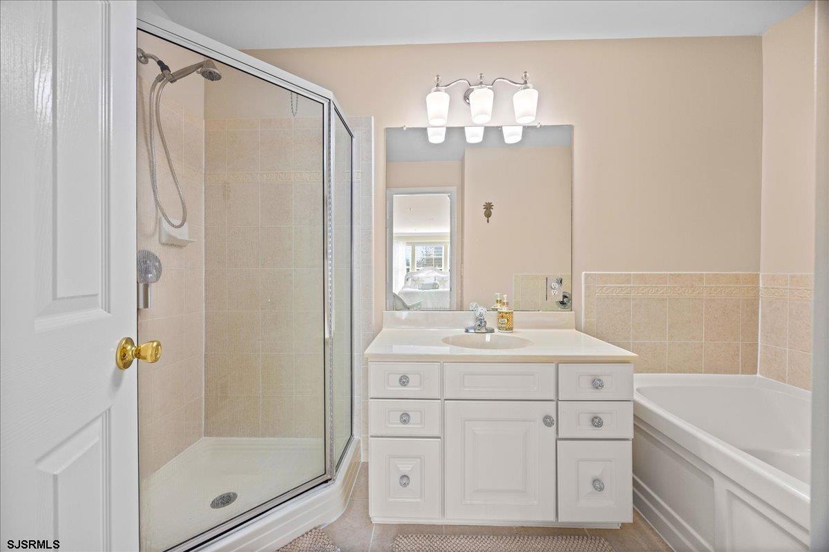 1 Bayside Dr Unit: 1