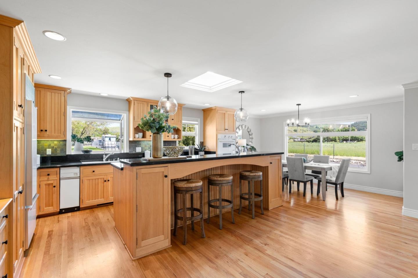 22580 San Vicente Ave