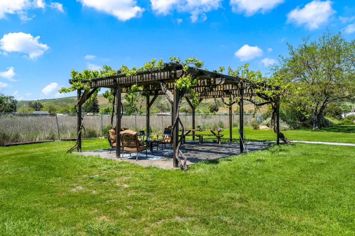 22580 San Vicente Ave