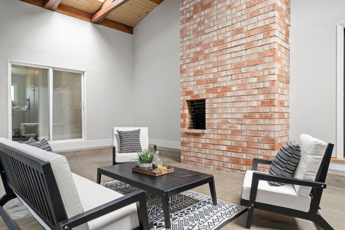 22580 San Vicente Ave