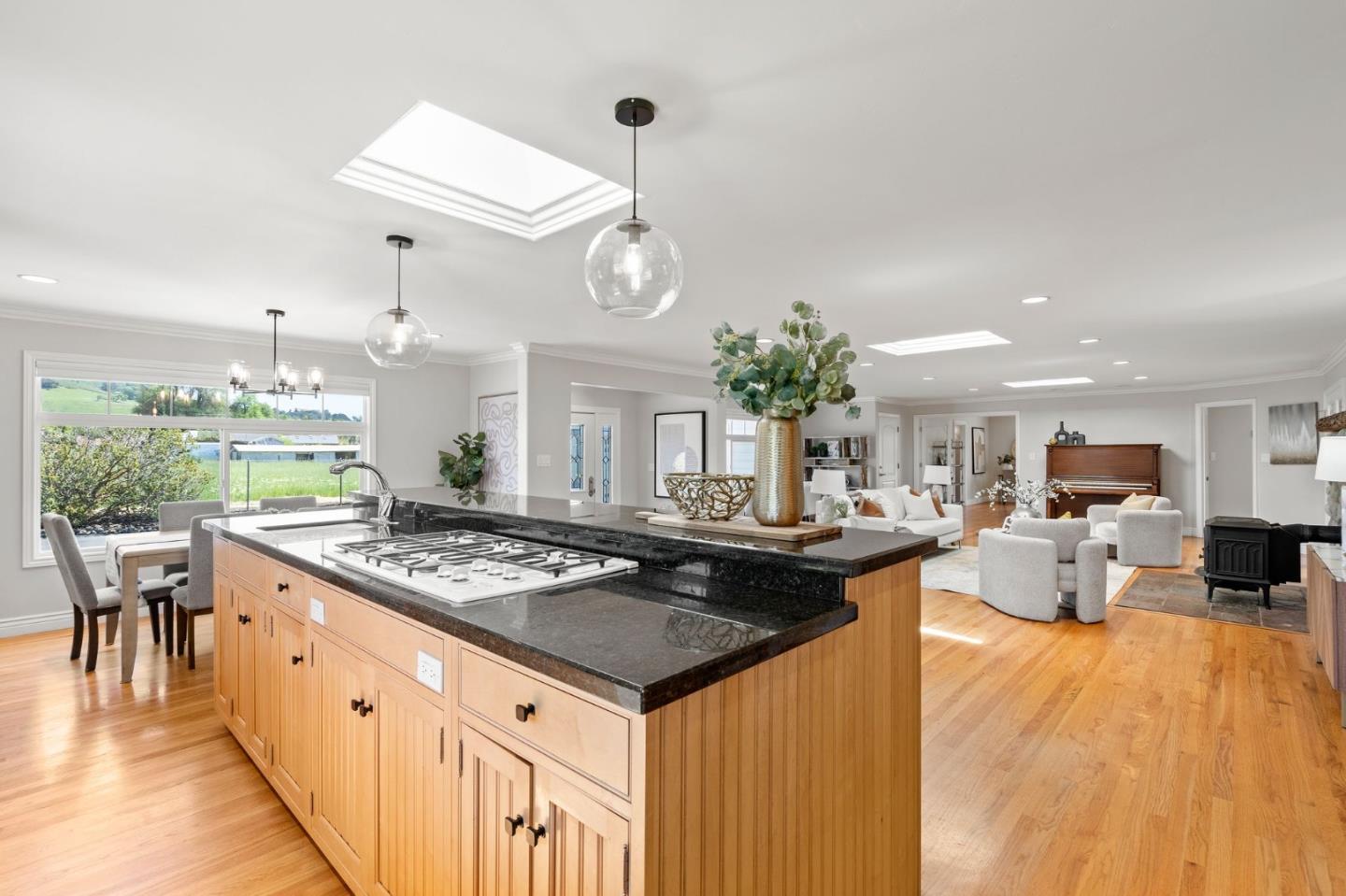 22580 San Vicente Ave