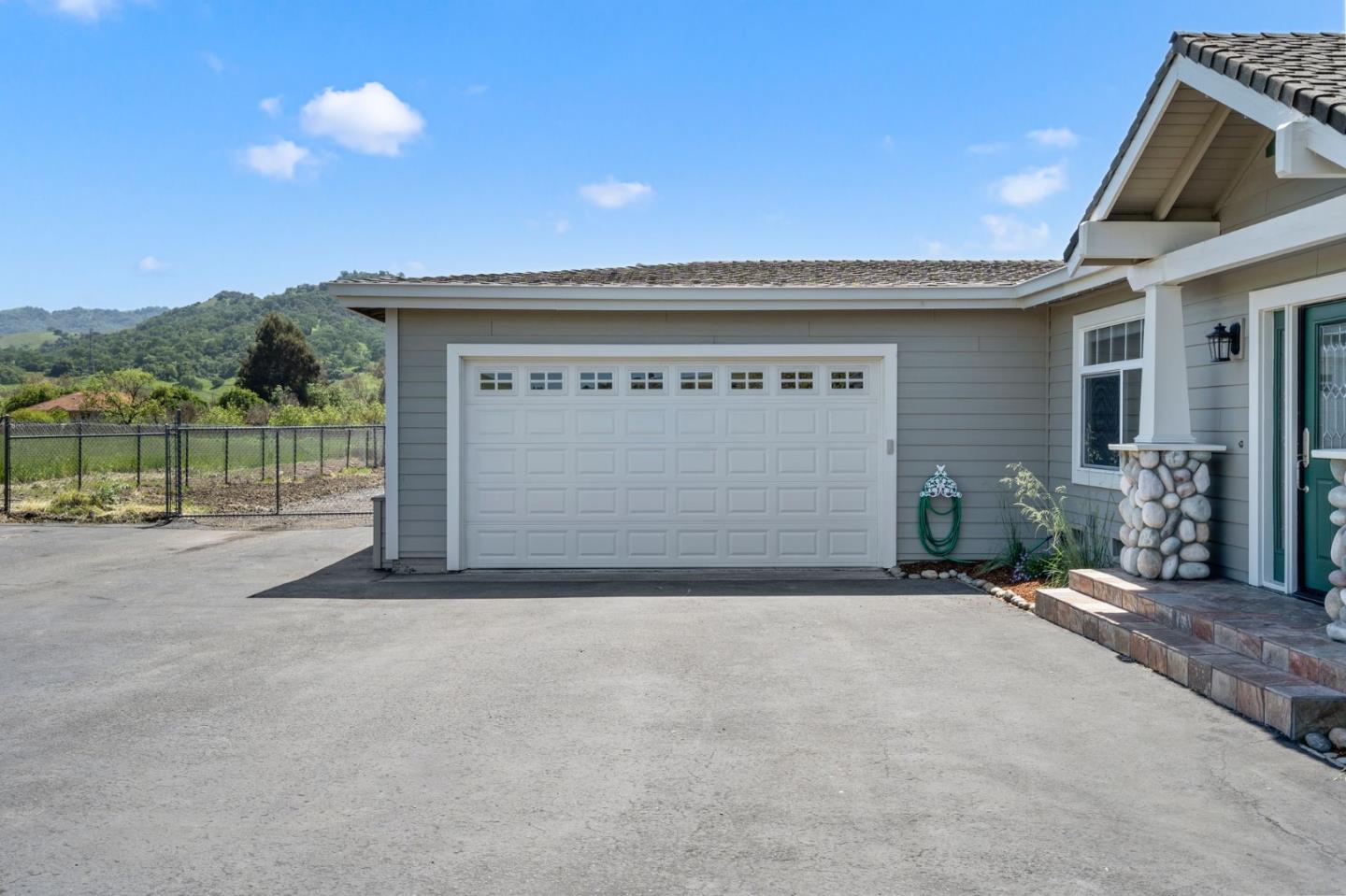 22580 San Vicente Ave