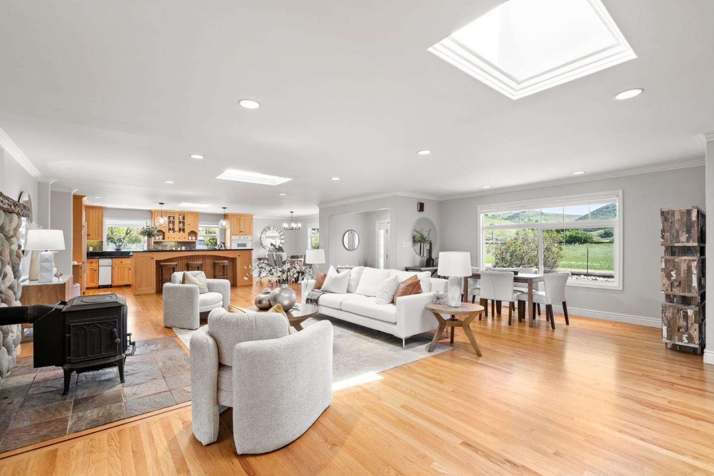 22580 San Vicente Ave