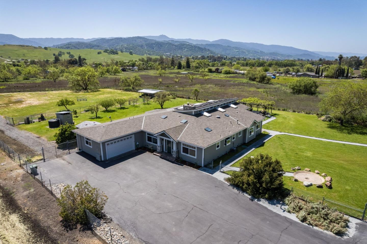 22580 San Vicente Ave