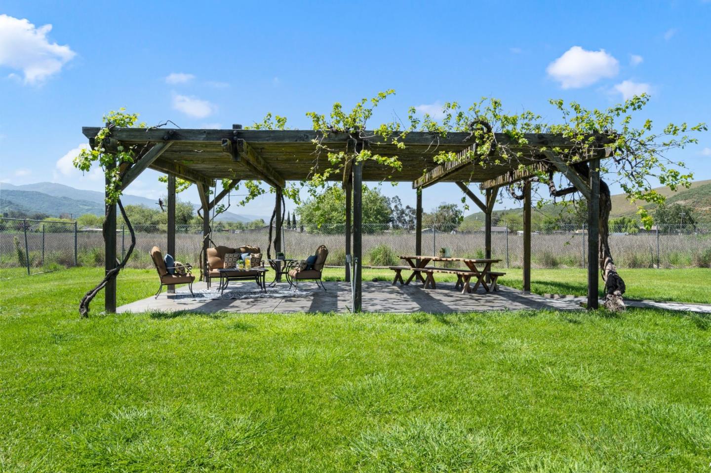 22580 San Vicente Ave