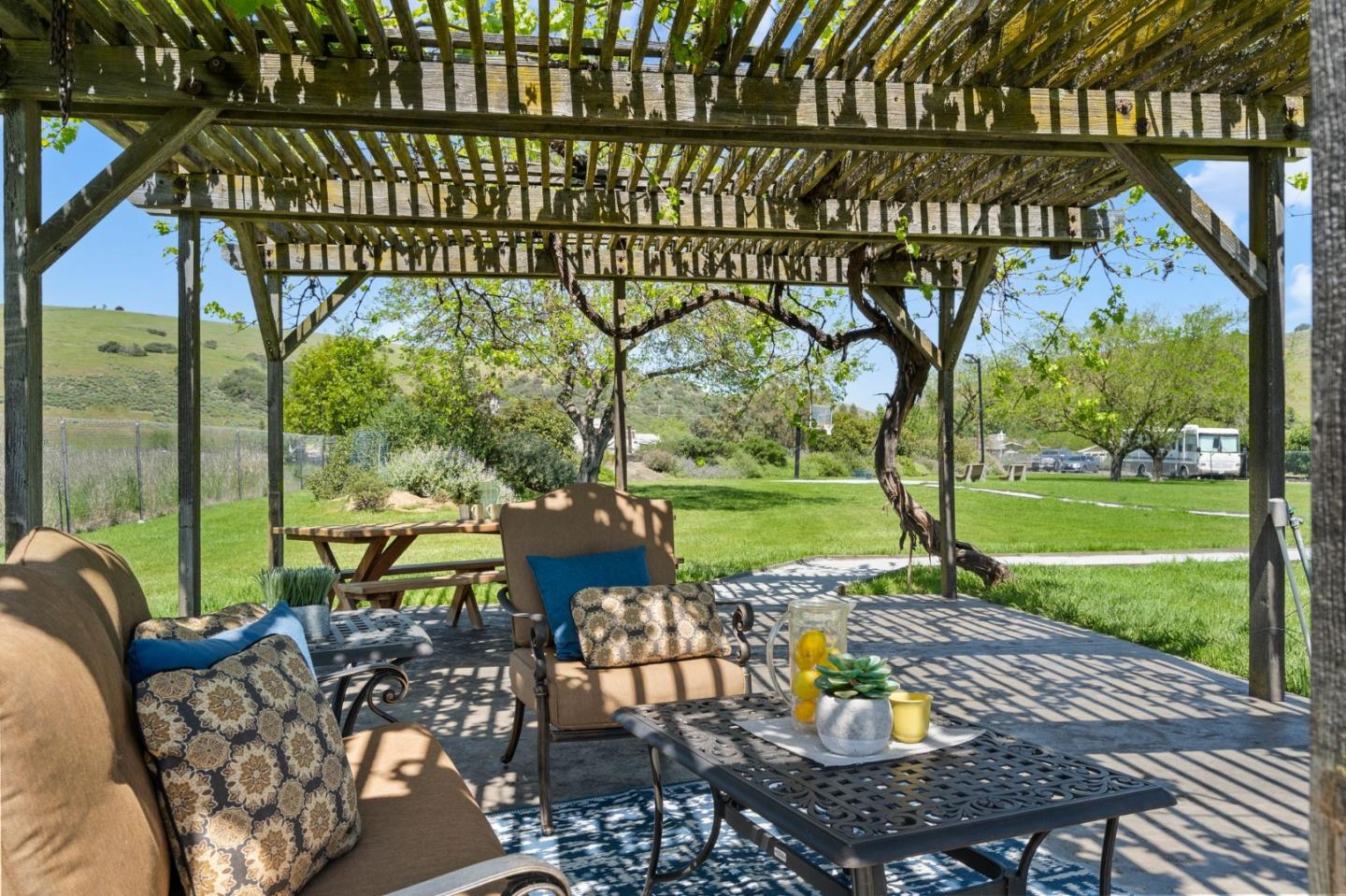 22580 San Vicente Ave