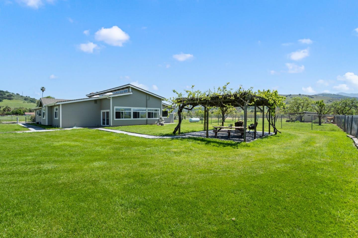 22580 San Vicente Ave