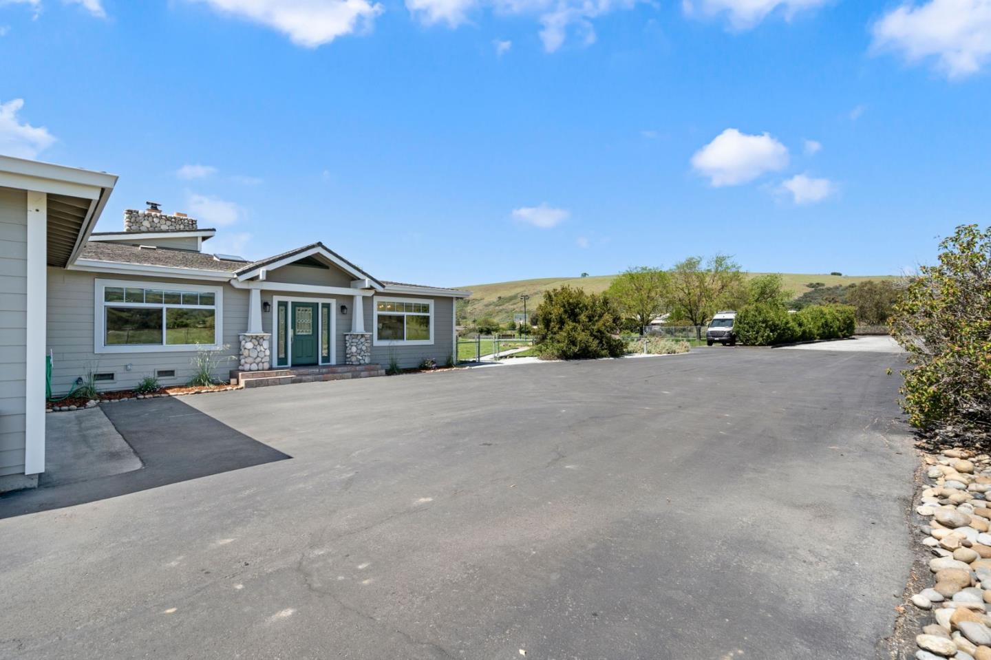 22580 San Vicente Ave