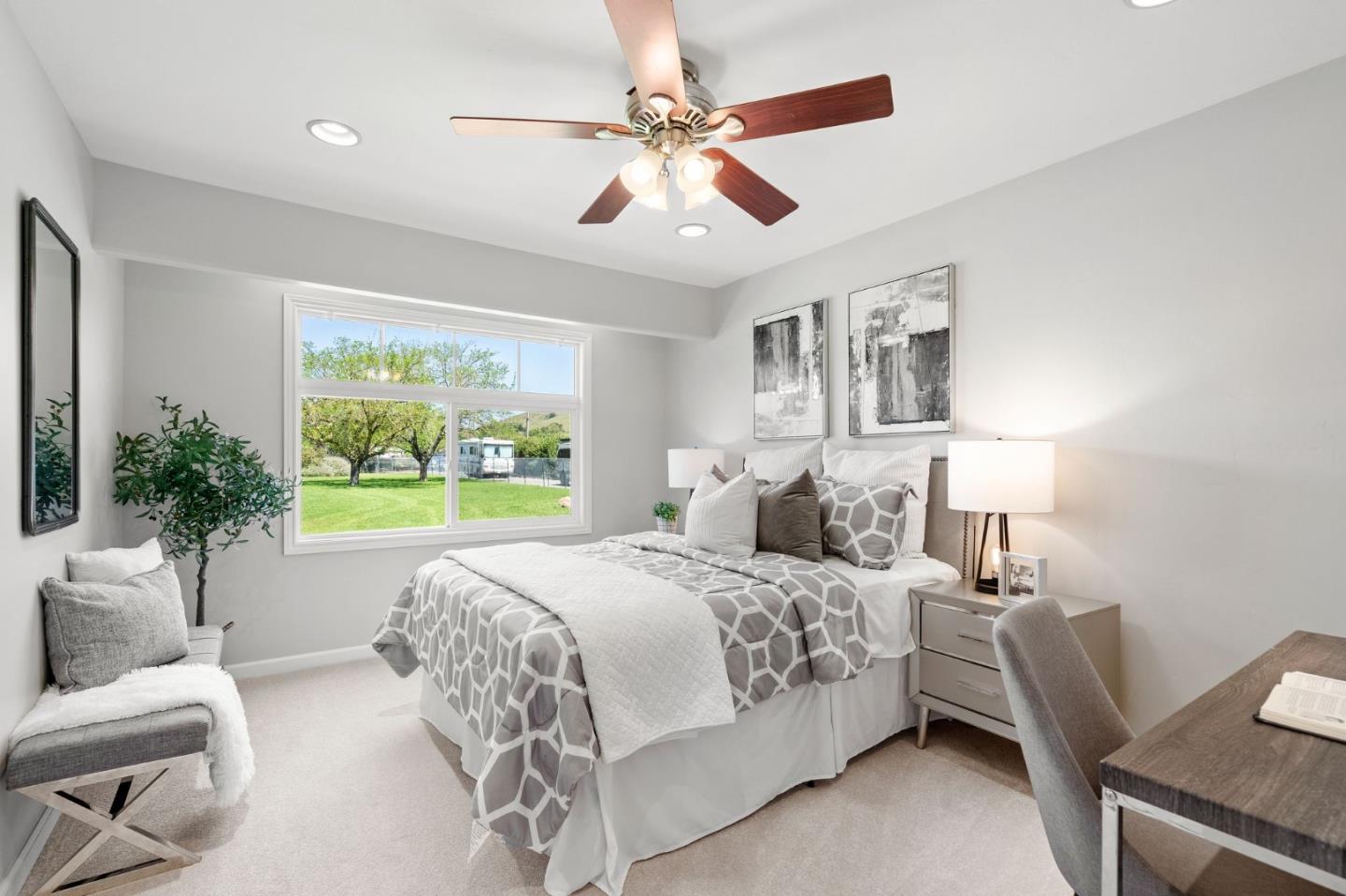 22580 San Vicente Ave