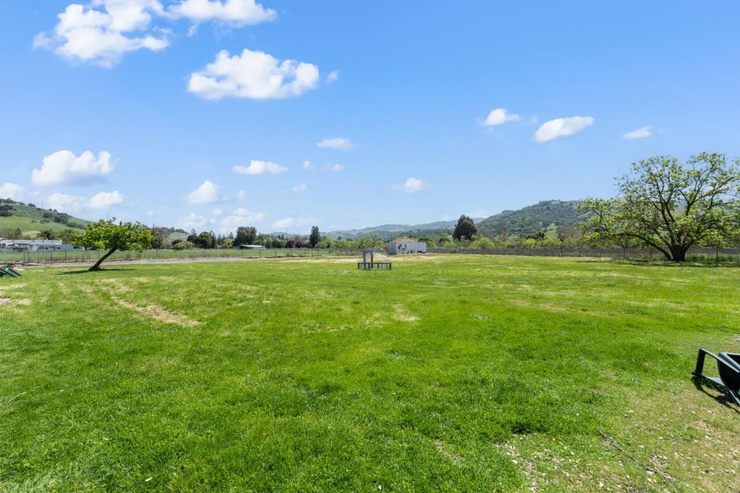 22580 San Vicente Ave