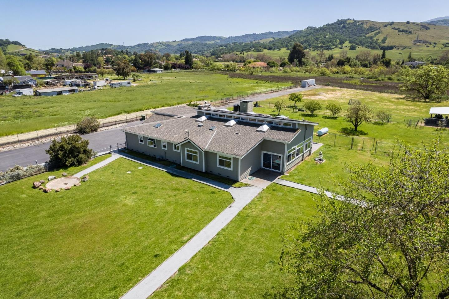 22580 San Vicente Ave