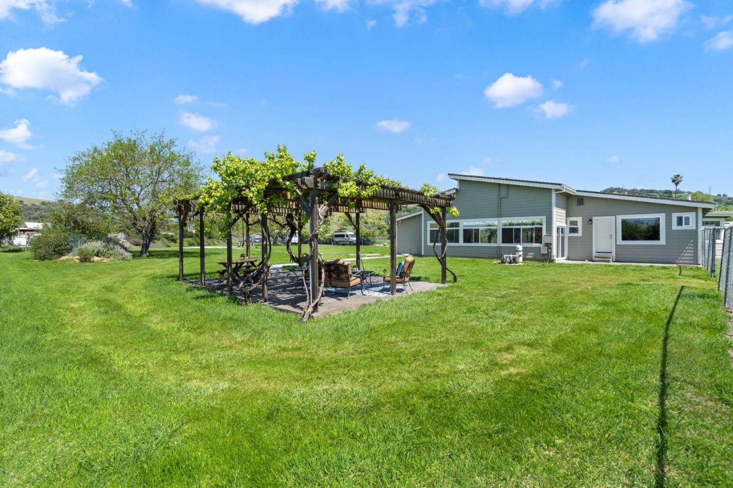 22580 San Vicente Ave