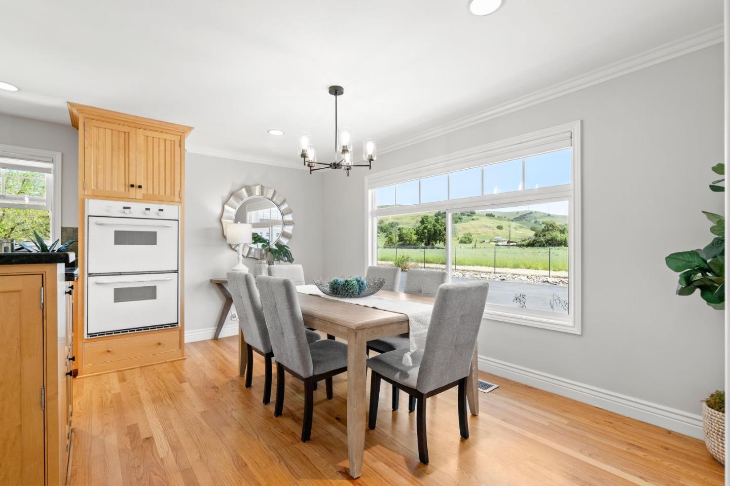 22580 San Vicente Ave