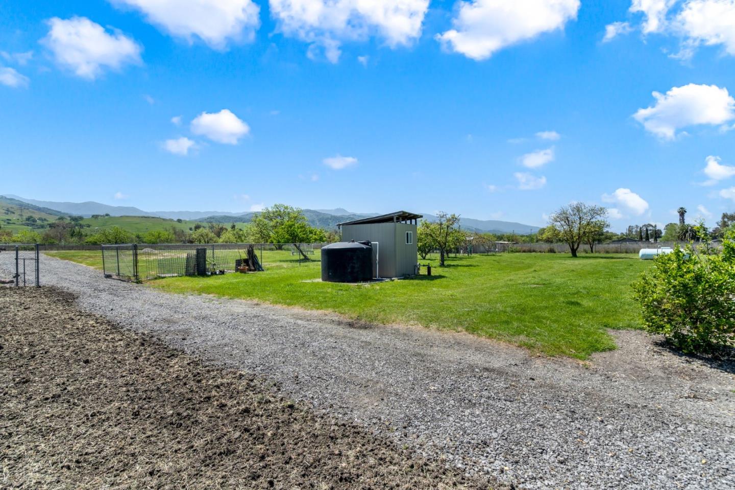 22580 San Vicente Ave