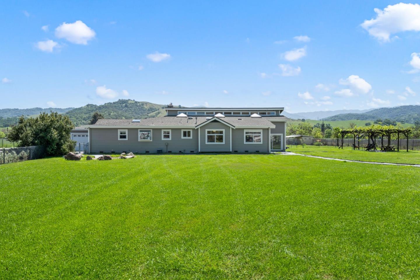 22580 San Vicente Ave