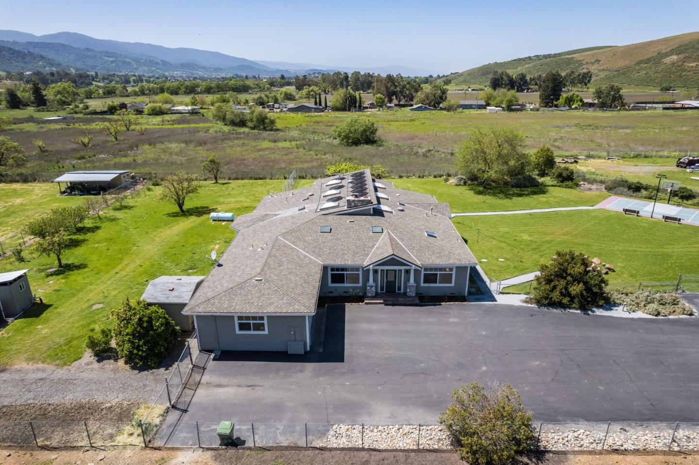 22580 San Vicente Ave