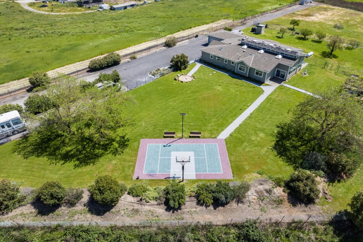 22580 San Vicente Ave