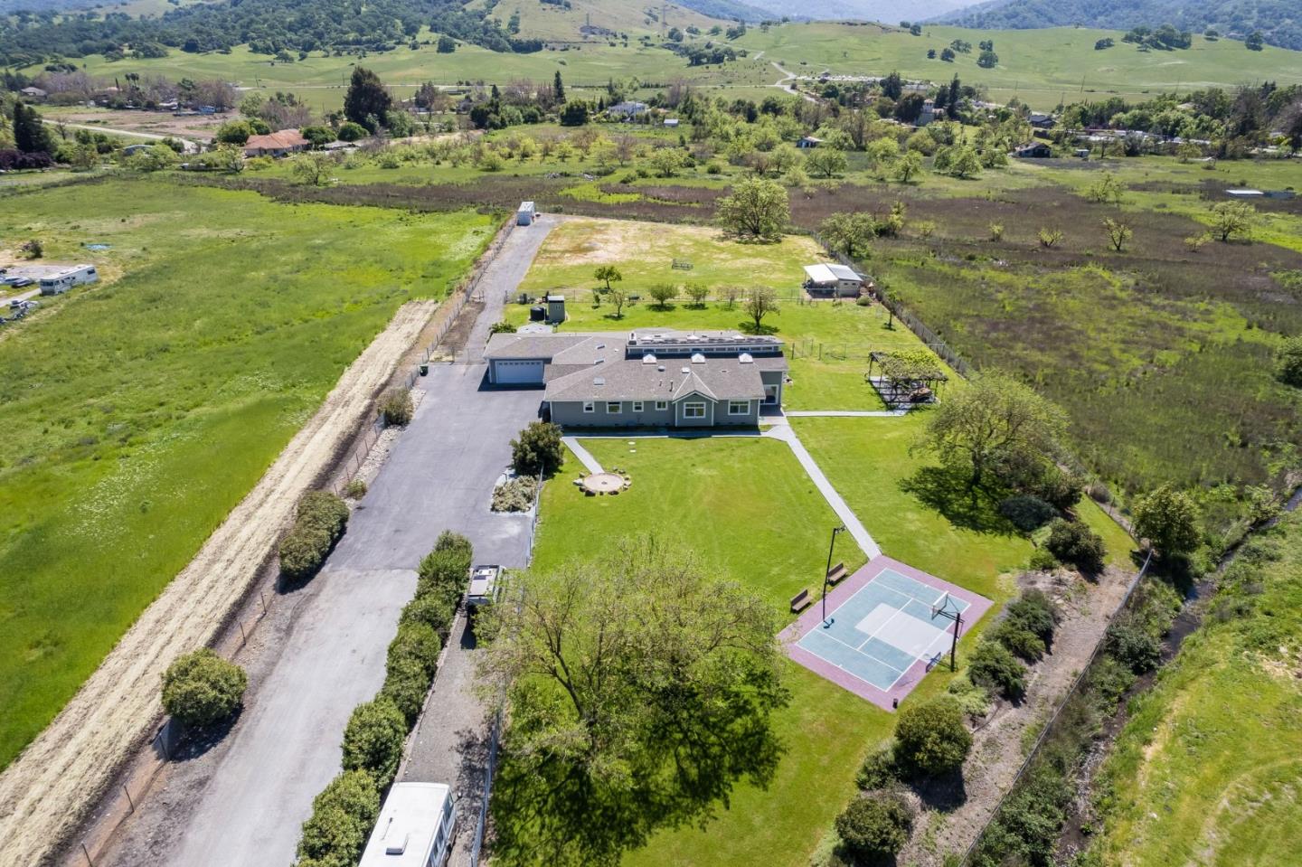 22580 San Vicente Ave