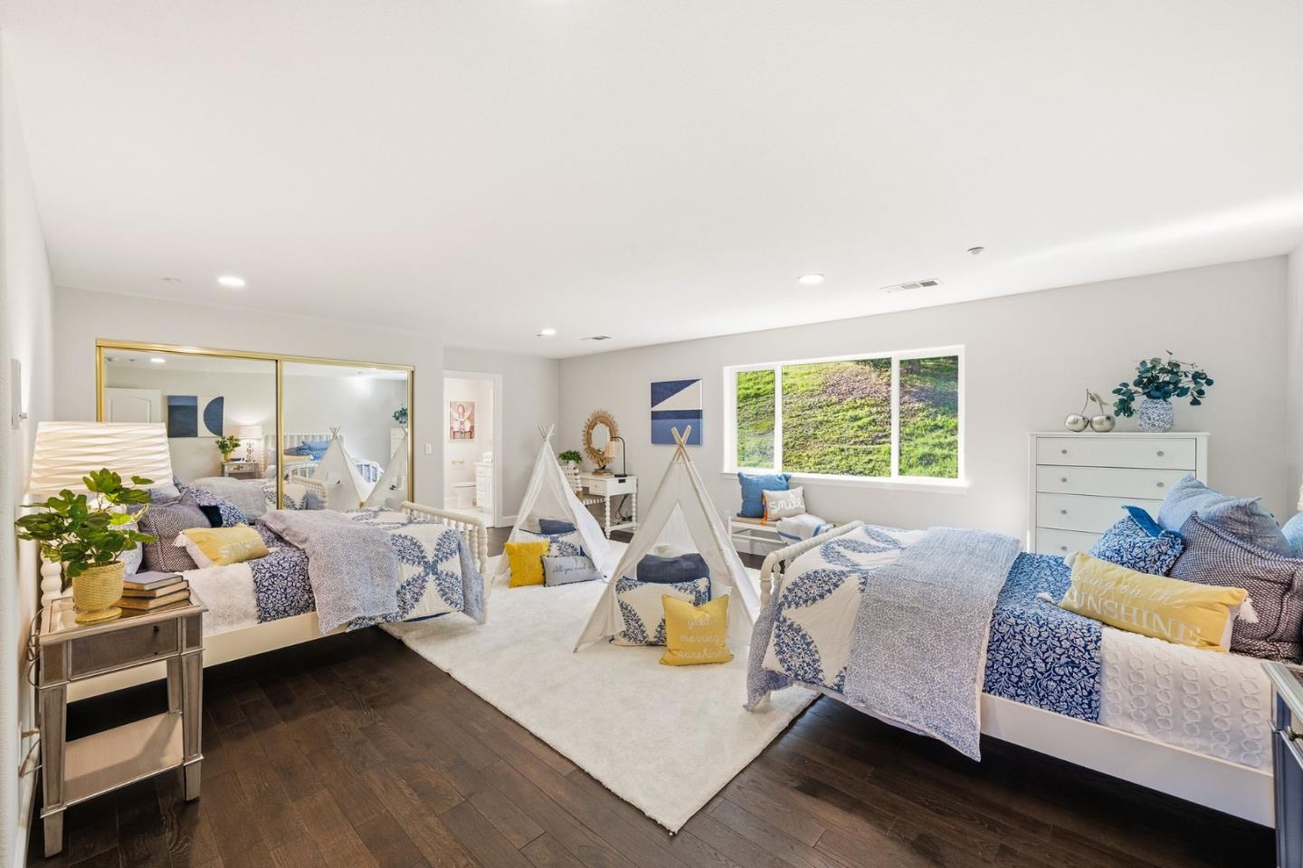 18400 Lakeview Court