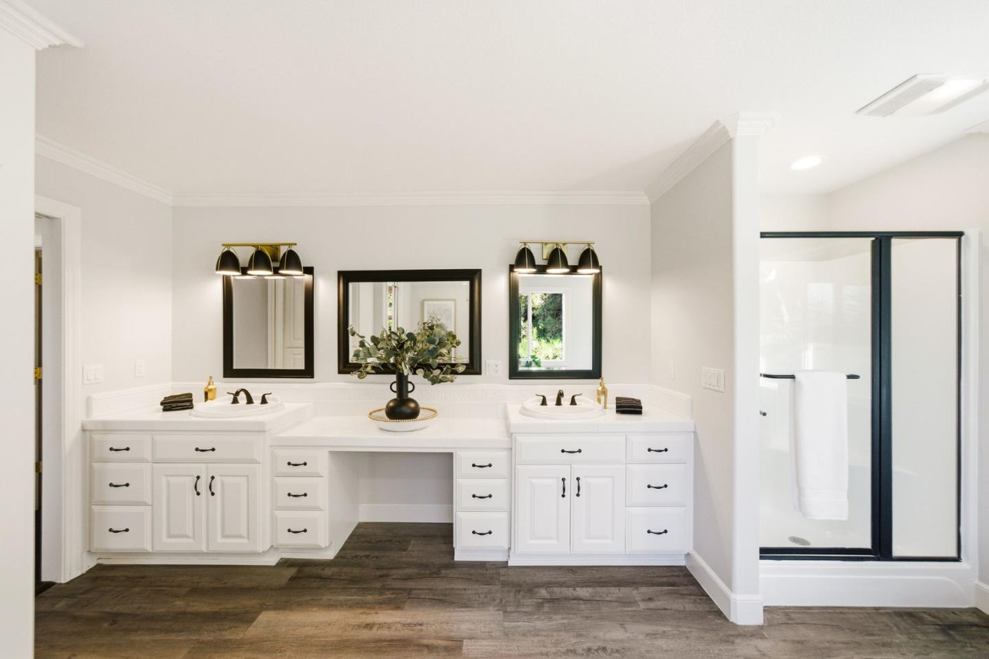 18400 Lakeview Court