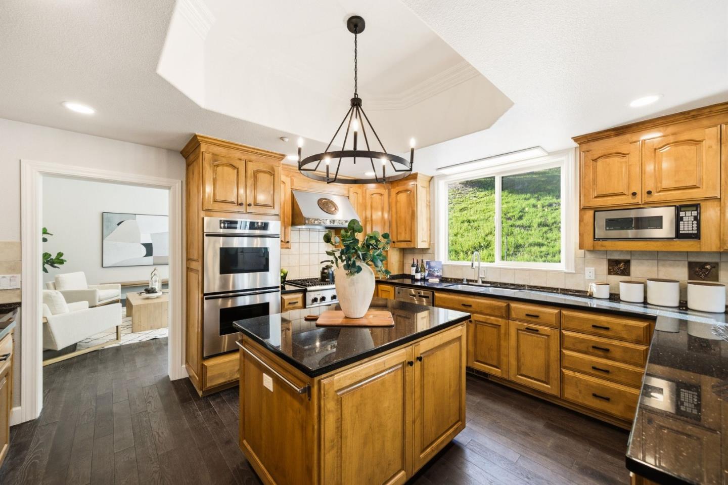 18400 Lakeview Court