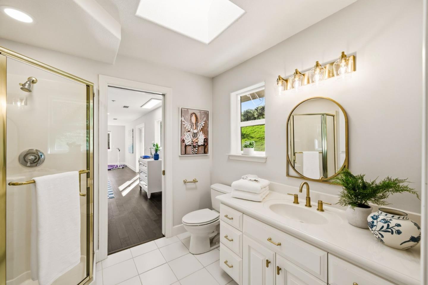 18400 Lakeview Court