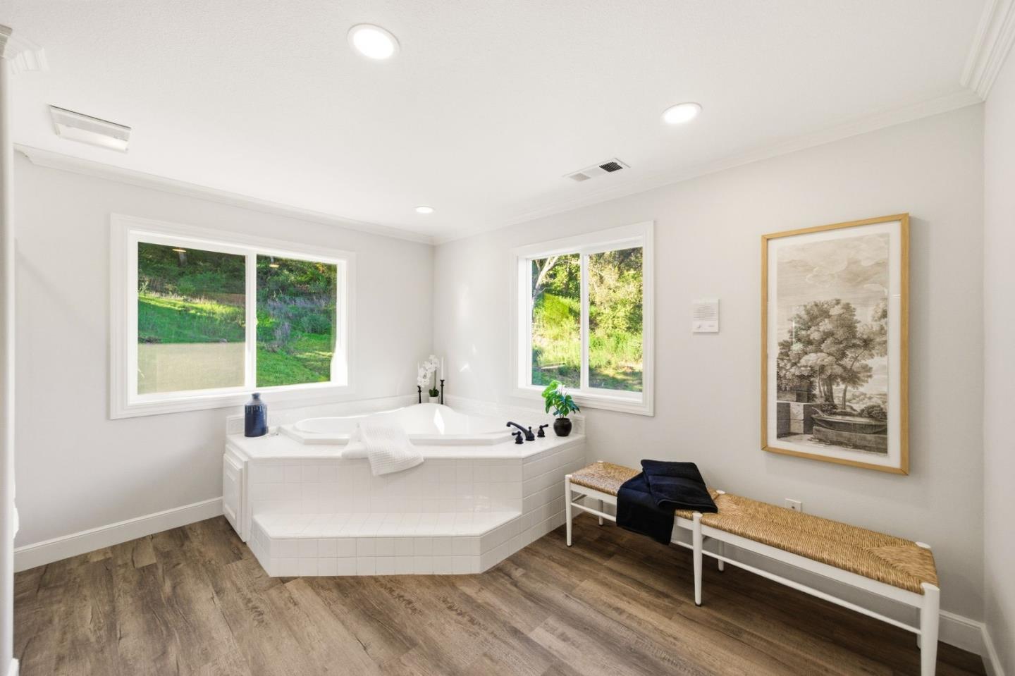 18400 Lakeview Court