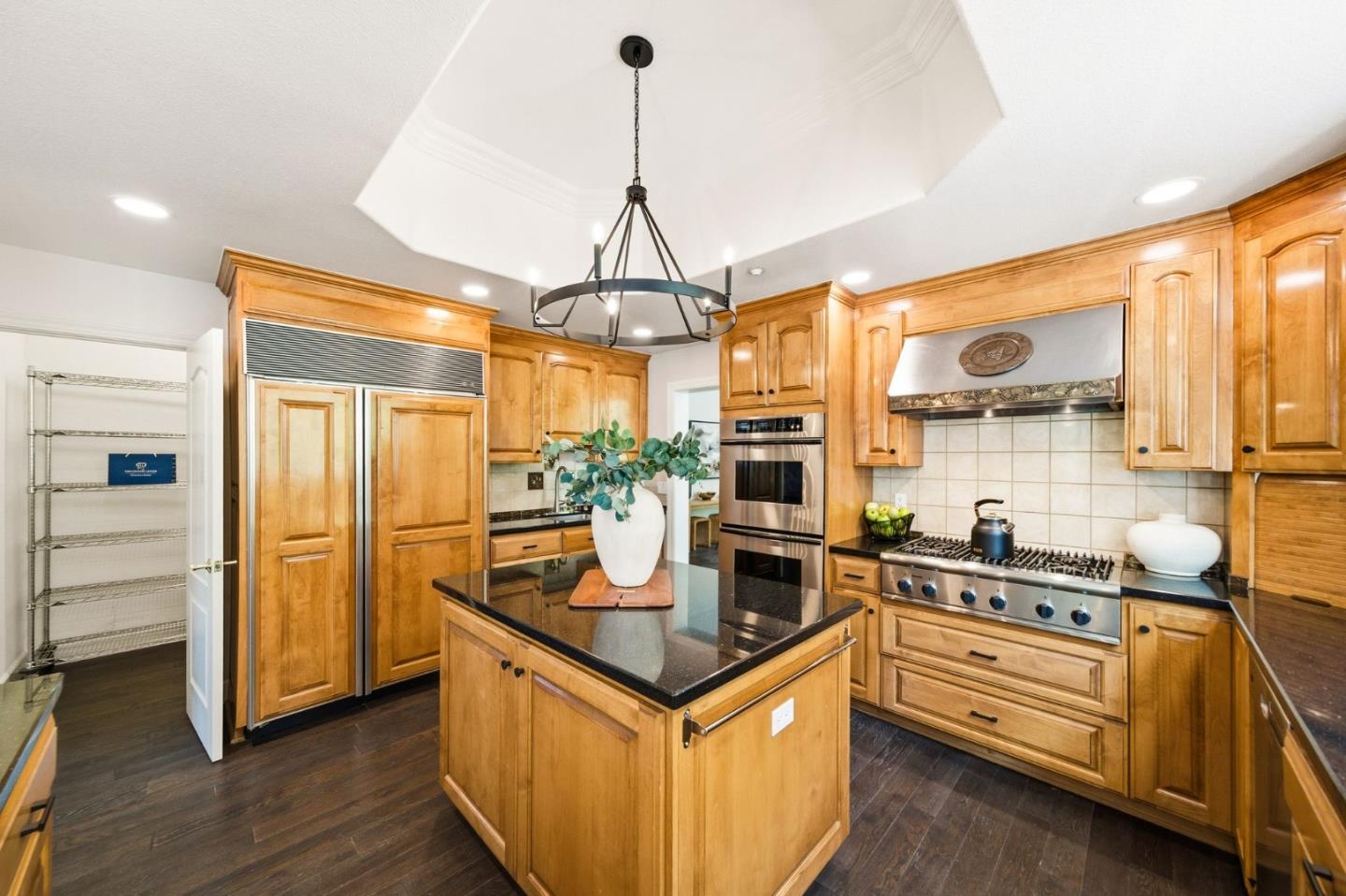 18400 Lakeview Court