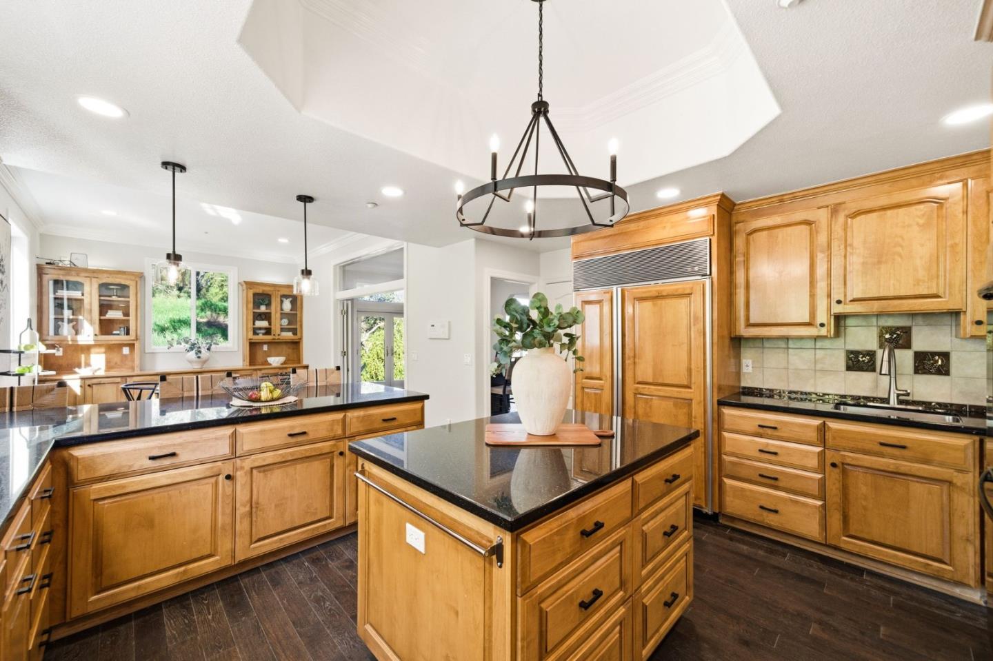 18400 Lakeview Court
